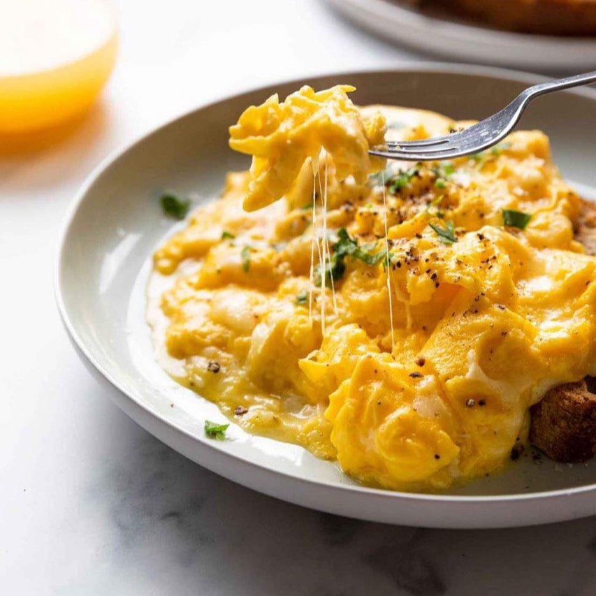 Classic Scrambled Eggs with Cheese